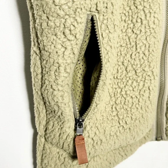 NWT Patagonia Men's Retro Pile Fleece Full Zip Vest Sz Medium - Picture 3 of 7